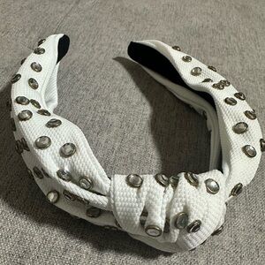 Unbranded Jeweled Knotted Headband Crystal
Please check color and condition